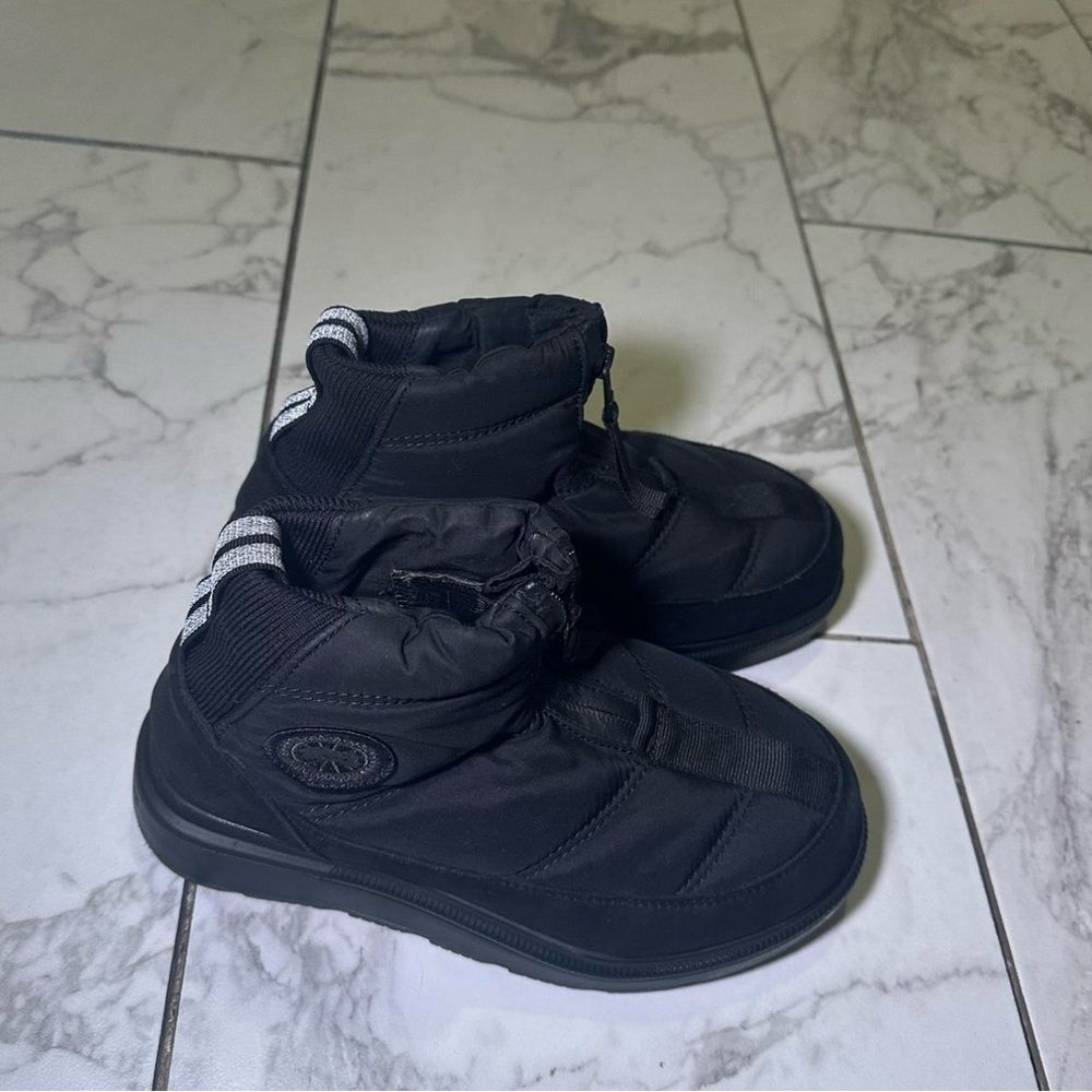 Cyprus Puffer Canada Goose Boots Size 6